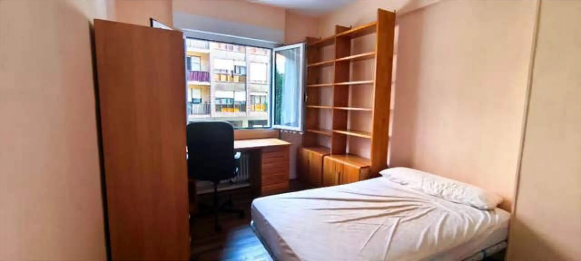 Piso de alquiler en San Pedro de Deusto - La Ribera Habitación de Piso de alquiler en Bilbao con Calefacción, Jardín privado y Amueblado