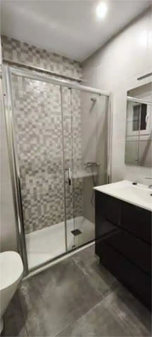Piso de alquiler en San Pedro de Deusto - La Ribera Baño de Piso de alquiler en Bilbao con Calefacción, Jardín privado y Amueblado
