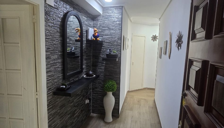 Piso en venta en Carrer de L'uruguai, 40, La Raïosa, Valencia Capital - imagen 1 Foto 1 de Piso en venta en Carrer de L'uruguai, 40, La Raïosa, Valencia Capital