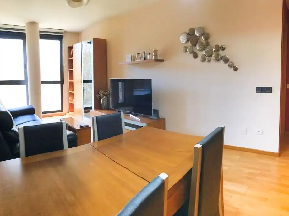 Pis de lloguer a Avenida Cantabria, 26, Plantío - Alcampo Menjador de Pis de lloguer en Burgos amb Calefacció, Jardí privat i Parquet