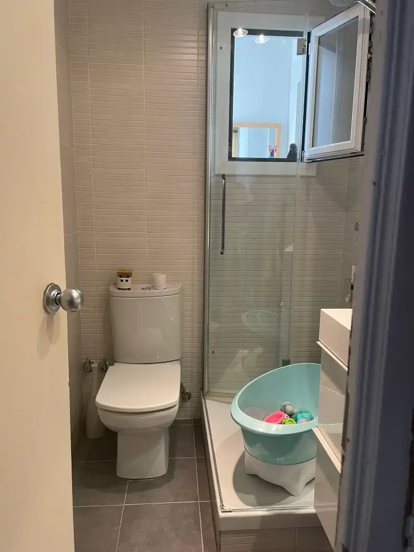 Bathroom of Flat for sale in Barcelona  with Air Conditioner, Parquet flooring and Terrace