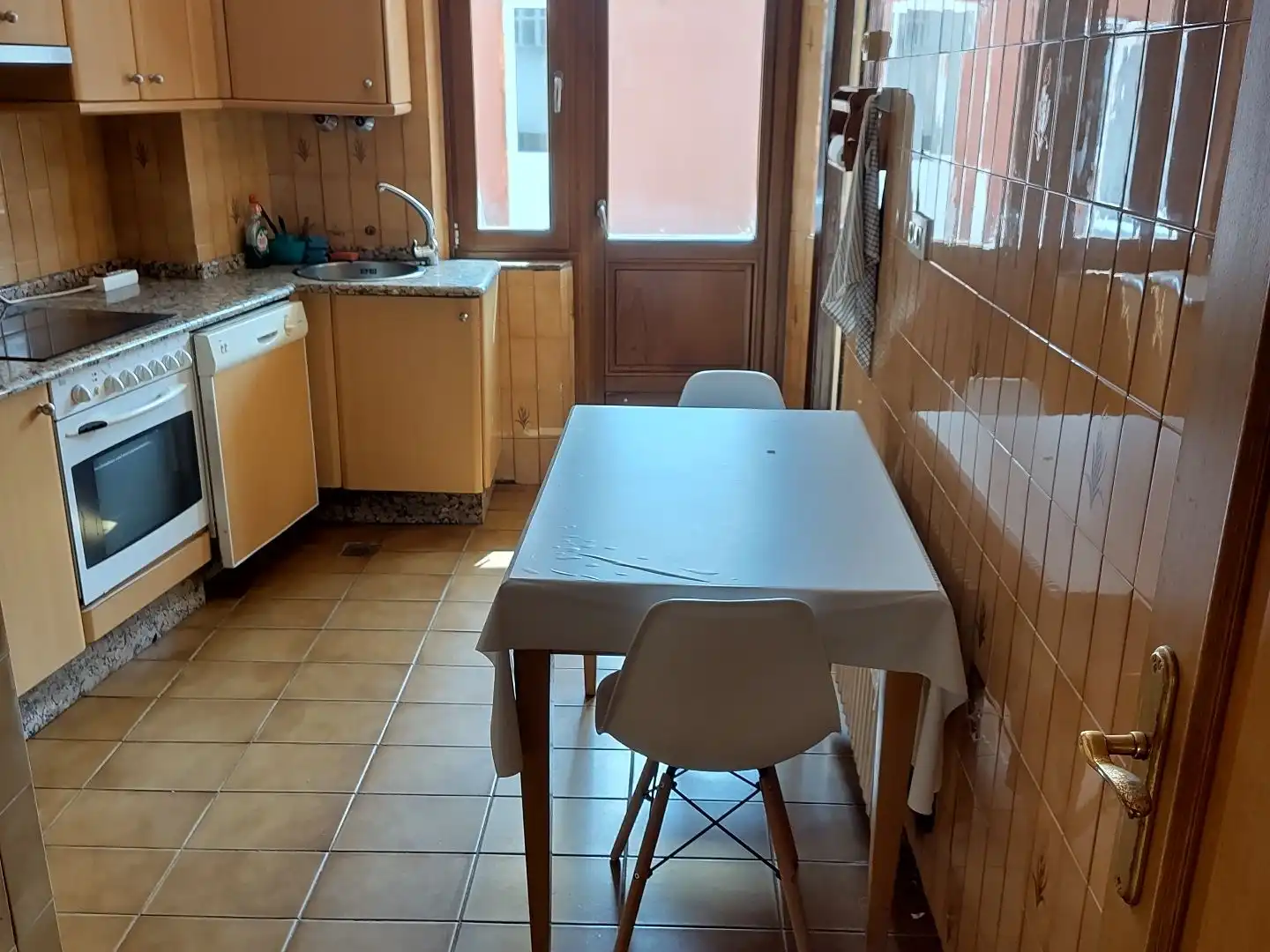 Flat for rent in Rúa do Hórreo, 89, Ensanche - Sar Kitchen of Flat for rent in Santiago de Compostela with Heating, Parquet flooring and Furnished