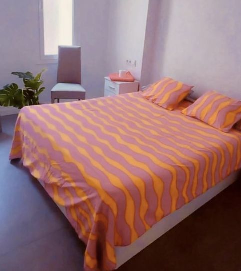 Room in Plaza Rec Susanna, 5, Poble Nou - Olivar Gran, Figueres - image 2 Photo 2 of Room in Plaza Rec Susanna, 5, Poble Nou - Olivar Gran, Figueres