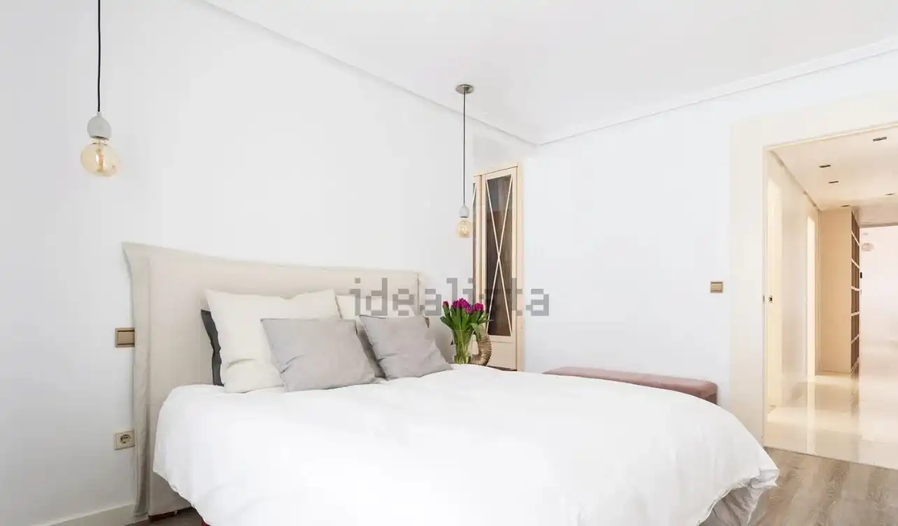 Piso en venta en Avenida de Los Estudiantes, 31, Zaragoza Capital Habitación de Piso en venta en Zaragoza Capital con Aire acondicionado, Terraza y Piscina