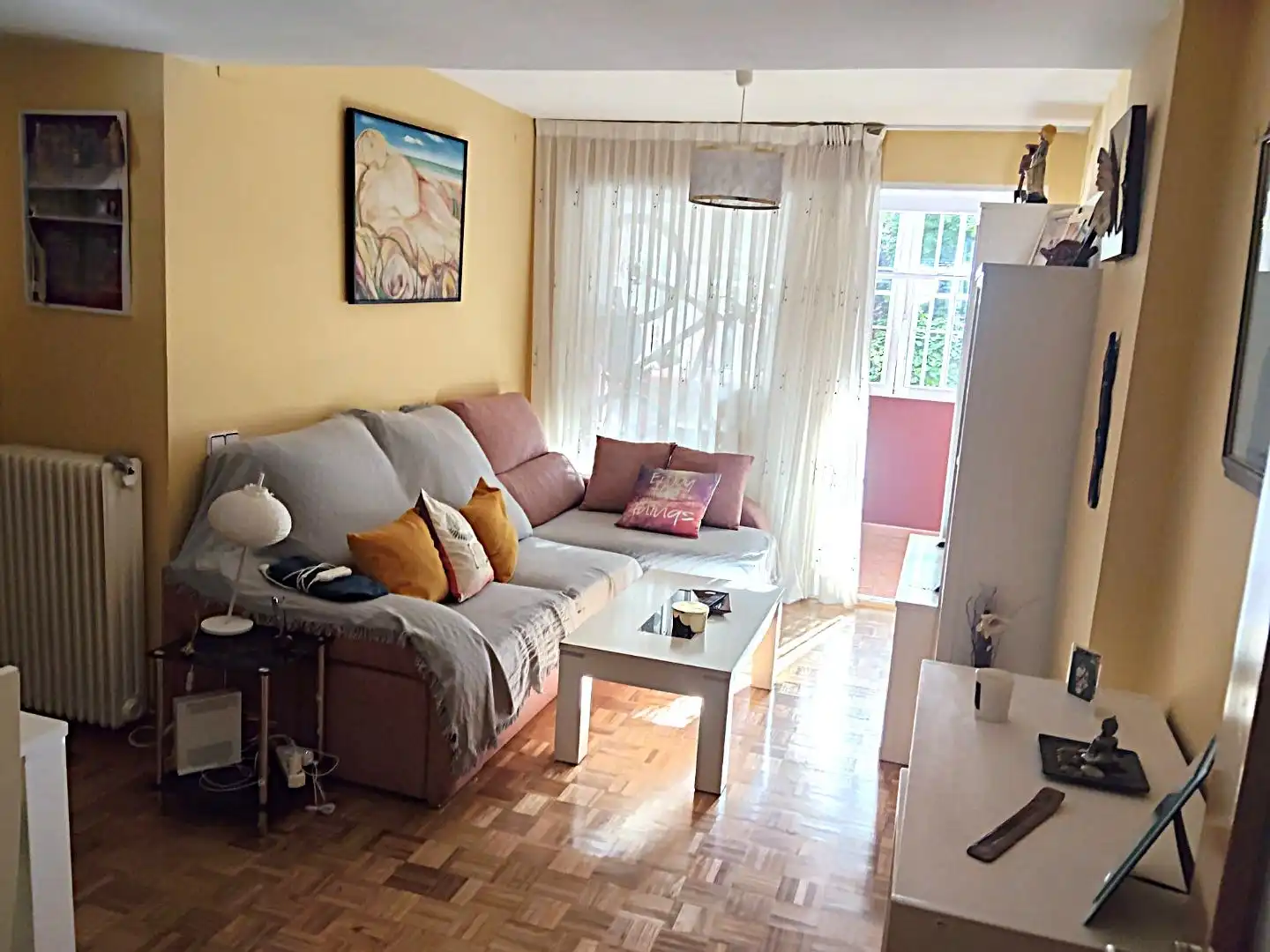 Piso en venta en Calle Virgen de las Viñas, 2, Santa Eugenia Sala de estar de Piso en venta en Madrid con Calefacción, Parquet y Terraza