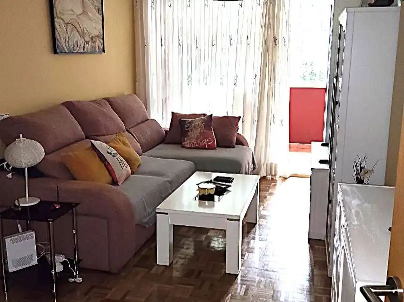 Piso en venta en Calle Virgen de las Viñas, 2, Santa Eugenia Sala de estar de Piso en venta en Madrid con Calefacción, Parquet y Terraza