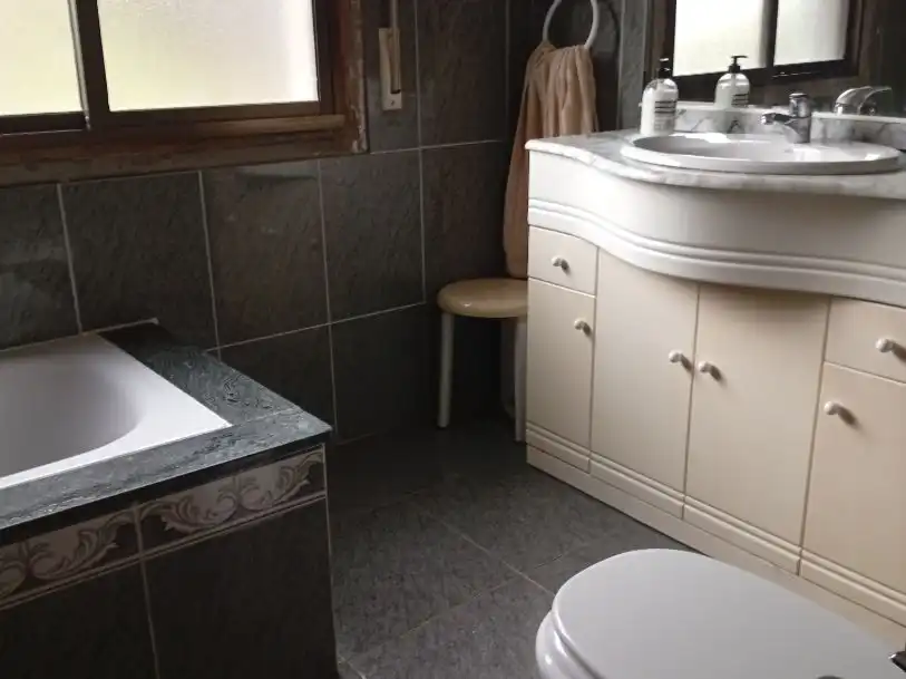 Flat for sale in Lugar Sulago, 55, Vila de Cruces Bathroom of Flat for sale in Vila de Cruces with Private garden, Parquet flooring and Storage room