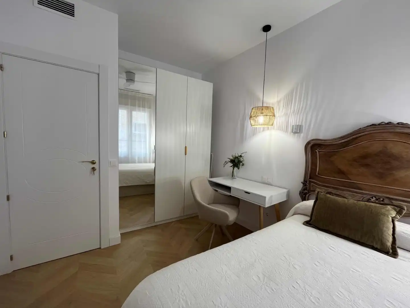 Flat for rent in Calle Esteban Illán, 7, Casco Histórico Bedroom of Flat for rent in Toledo with Air Conditioner, Heating and Terrace