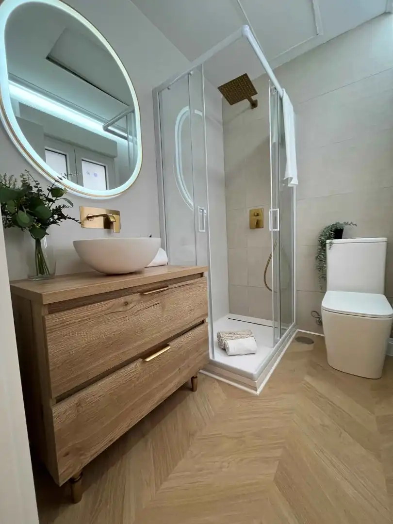 Flat for rent in Calle Esteban Illán, 7, Casco Histórico Bathroom of Flat for rent in Toledo with Air Conditioner, Heating and Terrace