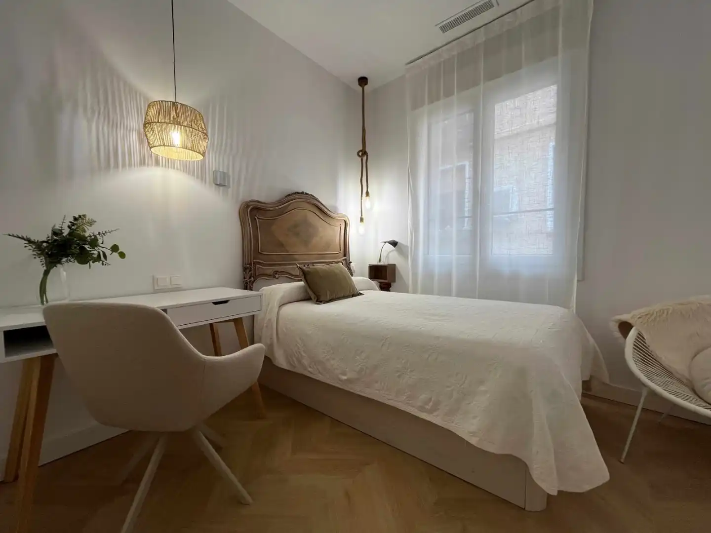 Flat for rent in Calle Esteban Illán, 7, Casco Histórico Bedroom of Flat for rent in Toledo with Air Conditioner, Heating and Terrace