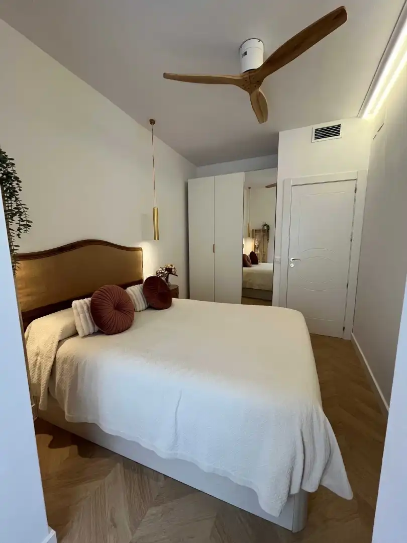 Flat for rent in Calle Esteban Illán, 7, Casco Histórico Bedroom of Flat for rent in Toledo with Air Conditioner, Heating and Terrace