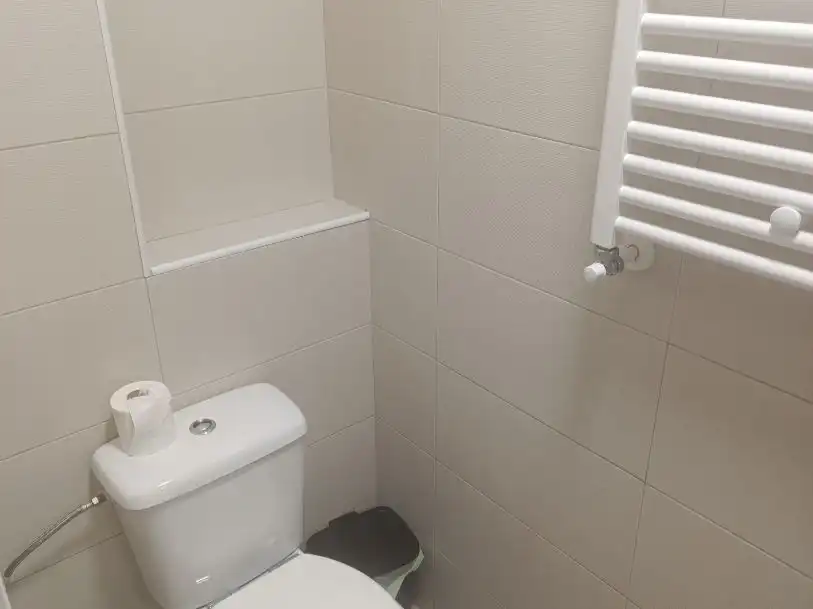 Room in Calle Química, 11, Virgen del Rosario Bathroom of Flat for share in Torrejón de Ardoz with Heating, Parquet flooring and Furnished