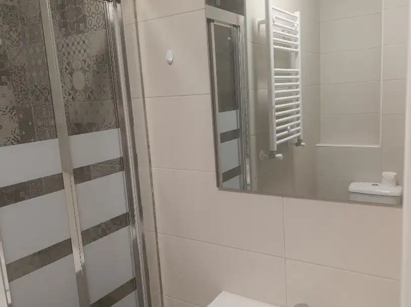 Room in Calle Química, 11, Virgen del Rosario Bathroom of Flat for share in Torrejón de Ardoz with Heating, Parquet flooring and Furnished