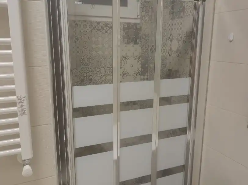 Room in Calle Química, 11, Virgen del Rosario Bathroom of Flat for share in Torrejón de Ardoz with Heating, Parquet flooring and Furnished