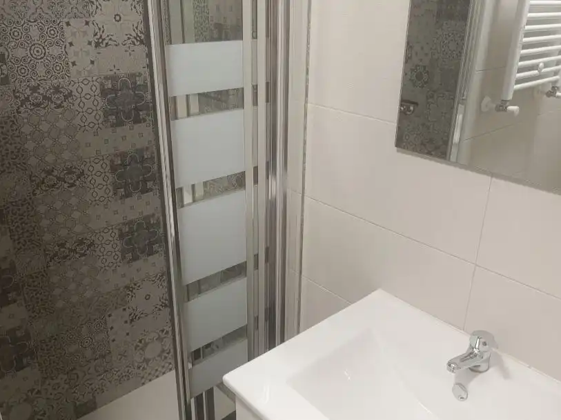 Room in Calle Química, 11, Virgen del Rosario Bathroom of Flat for share in Torrejón de Ardoz with Heating, Parquet flooring and Furnished