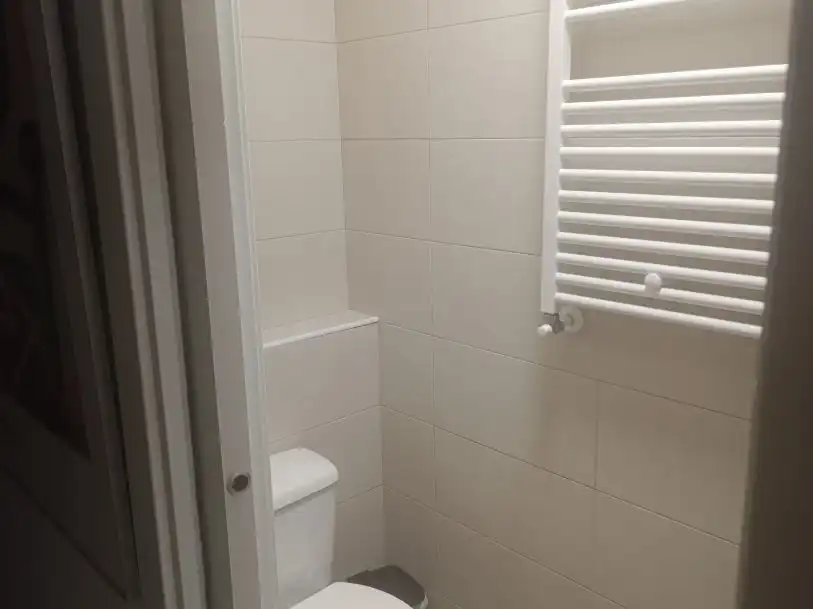 Room in Calle Química, 11, Virgen del Rosario Bathroom of Flat for share in Torrejón de Ardoz with Heating, Parquet flooring and Furnished