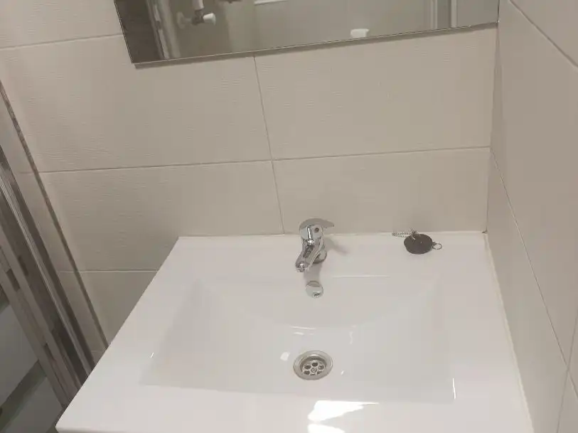 Room in Calle Química, 11, Virgen del Rosario Bathroom of Flat for share in Torrejón de Ardoz with Heating, Parquet flooring and Furnished