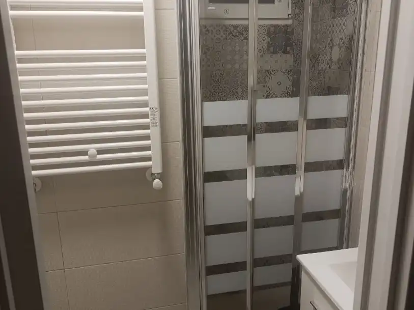 Room in Calle Química, 11, Virgen del Rosario Bathroom of Flat for share in Torrejón de Ardoz with Heating, Parquet flooring and Furnished