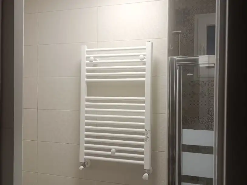 Room in Calle Química, 11, Virgen del Rosario Bathroom of Flat for share in Torrejón de Ardoz with Heating, Parquet flooring and Furnished