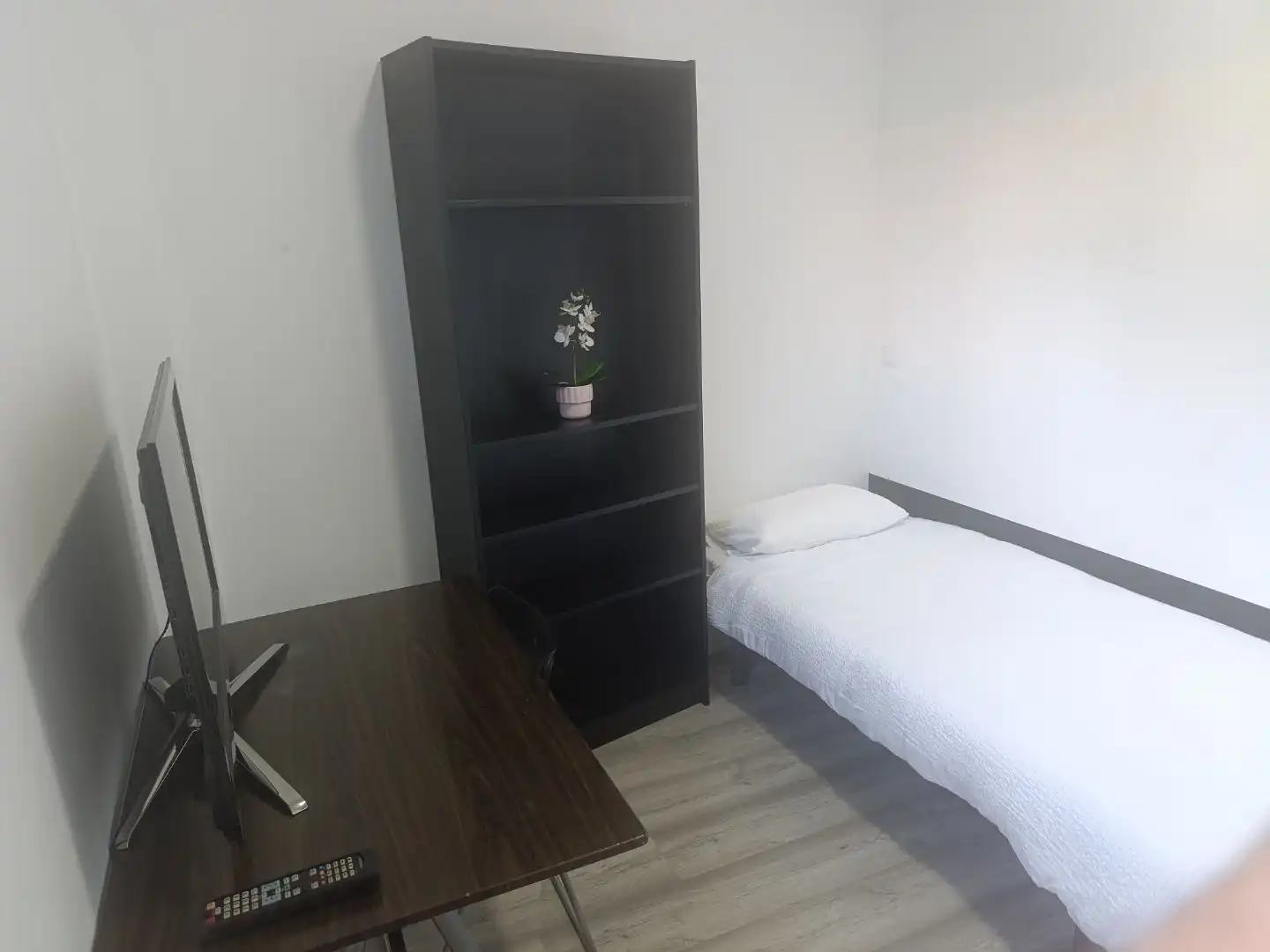 Room in Calle Química, 11, Virgen del Rosario Bedroom of Flat for share in Torrejón de Ardoz with Heating, Parquet flooring and Furnished
