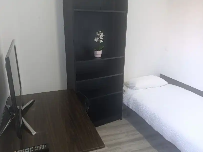 Room in Calle Química, 11, Virgen del Rosario Bedroom of Flat for share in Torrejón de Ardoz with Heating, Parquet flooring and Furnished