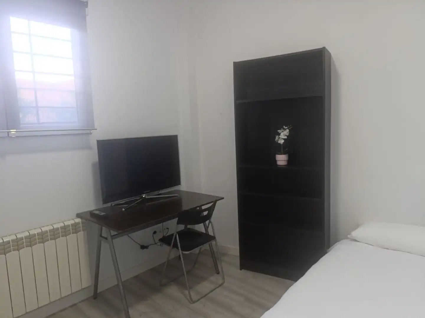 Room in Calle Química, 11, Virgen del Rosario Bedroom of Flat for share in Torrejón de Ardoz with Heating, Parquet flooring and Furnished