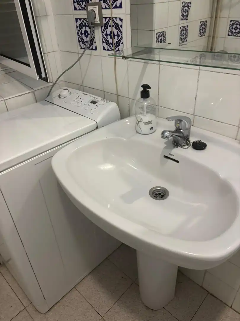 Bathroom of Flat for rent in Langreo  with Parquet flooring and Furnished