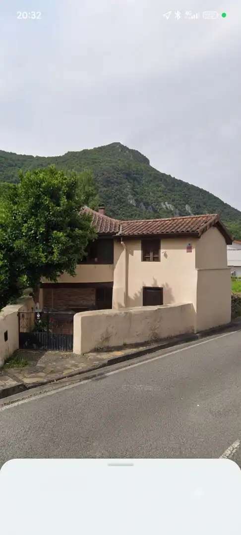 Einfamilien-Reihenhaus zur Miete in AS-228, Santo Adriano Außenansicht von Einfamilien-Reihenhaus zur Miete in Santo Adriano mit Privatgarten, Möbliert und Ofen