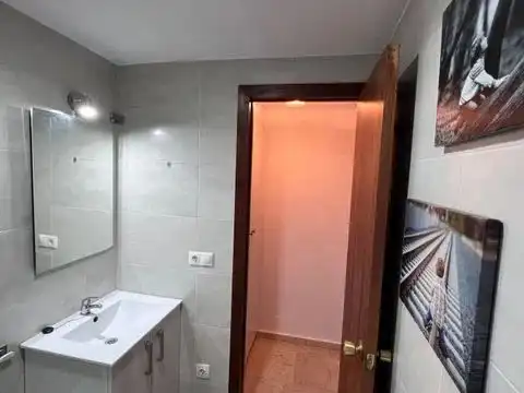 Flat for rent in Calle Conde de Gondomar, 11, Zona Centro Bathroom of Flat for rent in Córdoba with Air Conditioner, Heating and Furnished