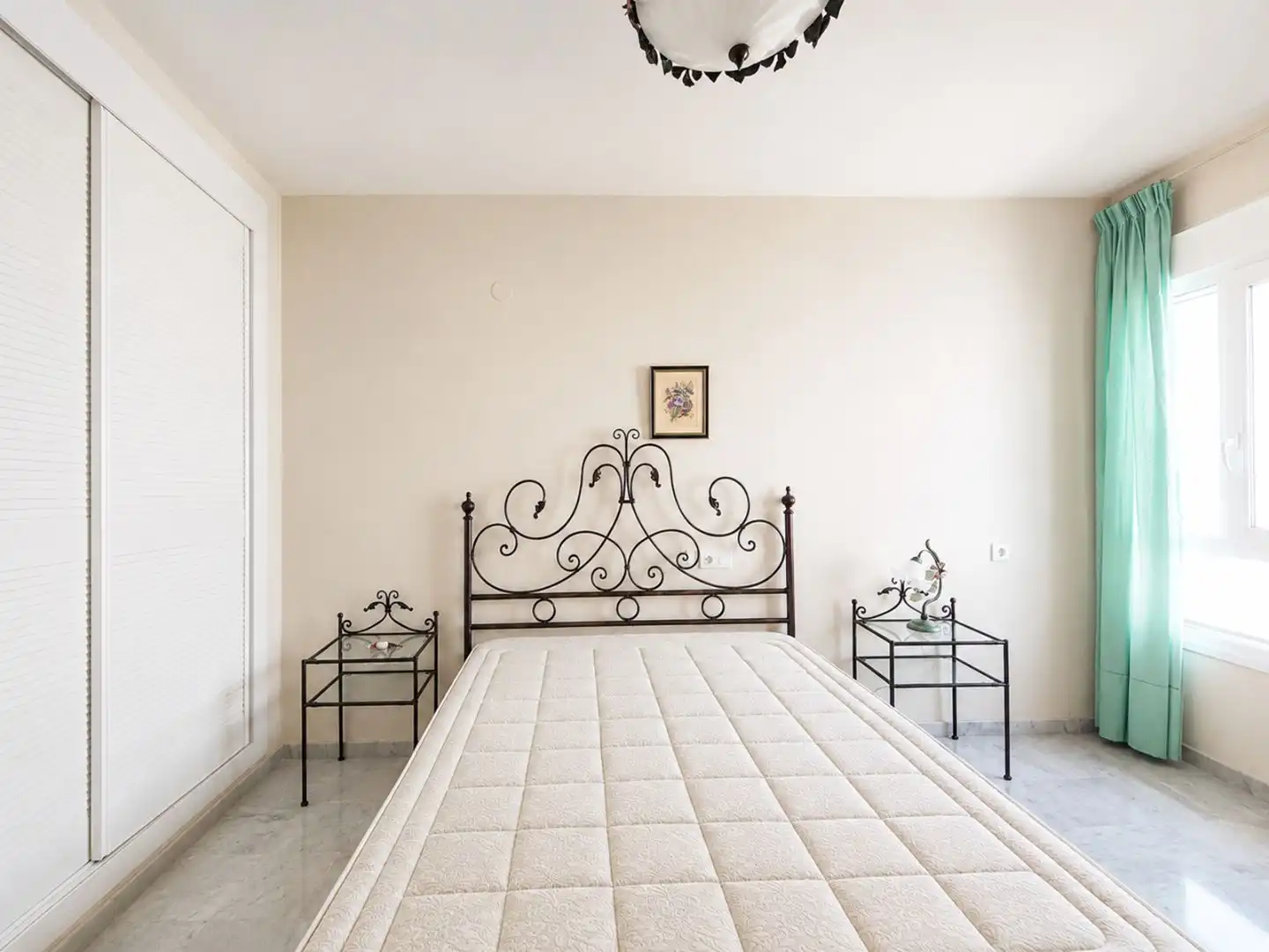 Piso de alquiler en Avenida Juan Vargas, Nueva Alcántara Habitación de Piso de alquiler en Marbella con Terraza, Piscina y Amueblado