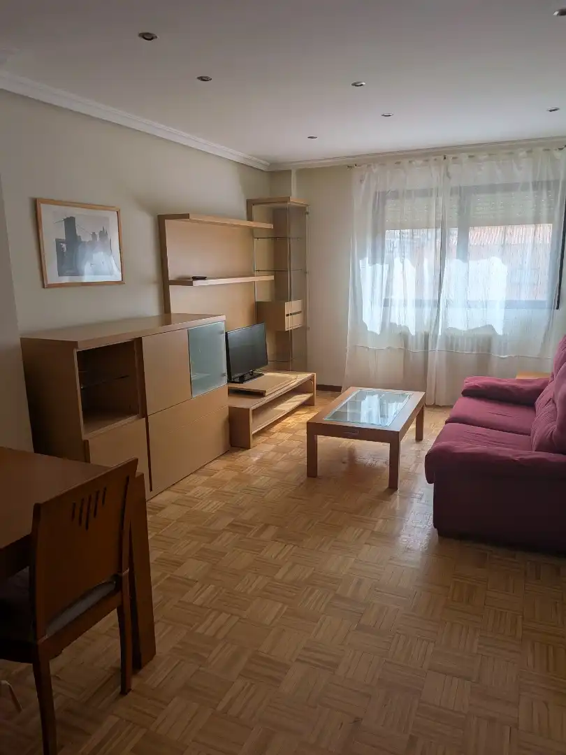 Pis de lloguer a Calle Cristóbal Halffter, 14, San Fernando - Carretera de Valencia Sala d'estar de Pis de lloguer en Cuenca amb Calefacció, Parquet i Terrassa