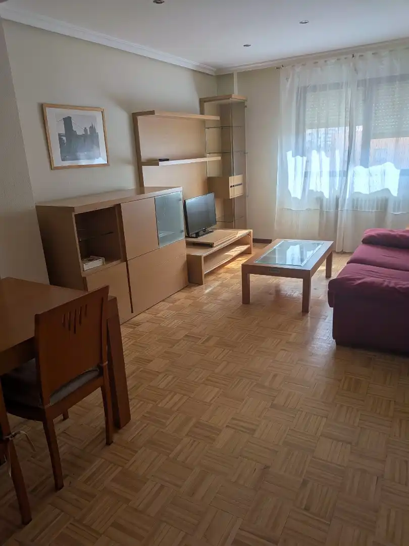 Pis de lloguer a Calle Cristóbal Halffter, 14, San Fernando - Carretera de Valencia Sala d'estar de Pis de lloguer en Cuenca amb Calefacció, Parquet i Terrassa