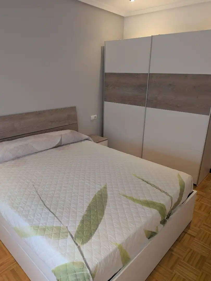 Pis de lloguer a Calle Cristóbal Halffter, 14, San Fernando - Carretera de Valencia Dormitori de Pis de lloguer en Cuenca amb Calefacció, Parquet i Terrassa