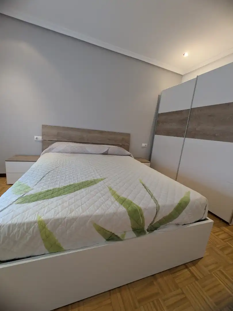 Pis de lloguer a Calle Cristóbal Halffter, 14, San Fernando - Carretera de Valencia Dormitori de Pis de lloguer en Cuenca amb Calefacció, Parquet i Terrassa
