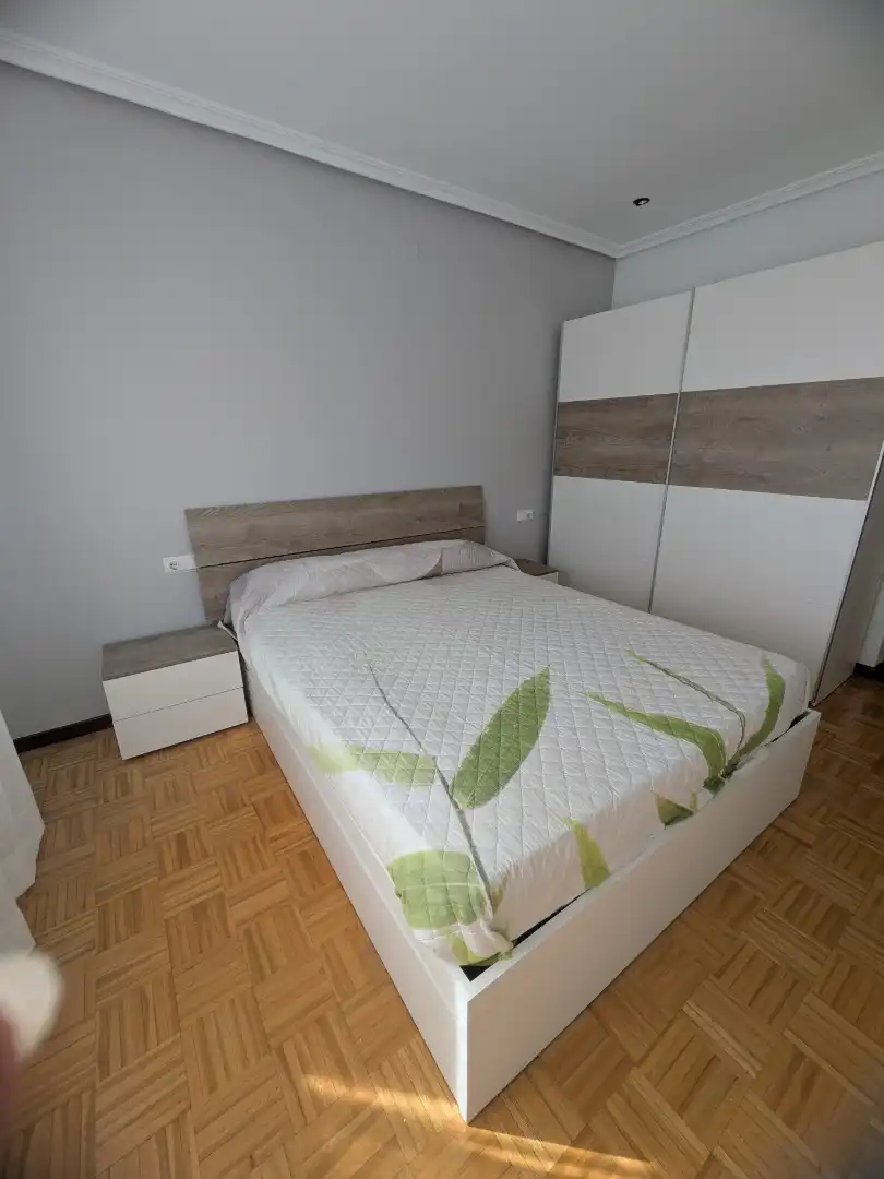 Pis de lloguer a Calle Cristóbal Halffter, 14, San Fernando - Carretera de Valencia Dormitori de Pis de lloguer en Cuenca amb Calefacció, Parquet i Terrassa