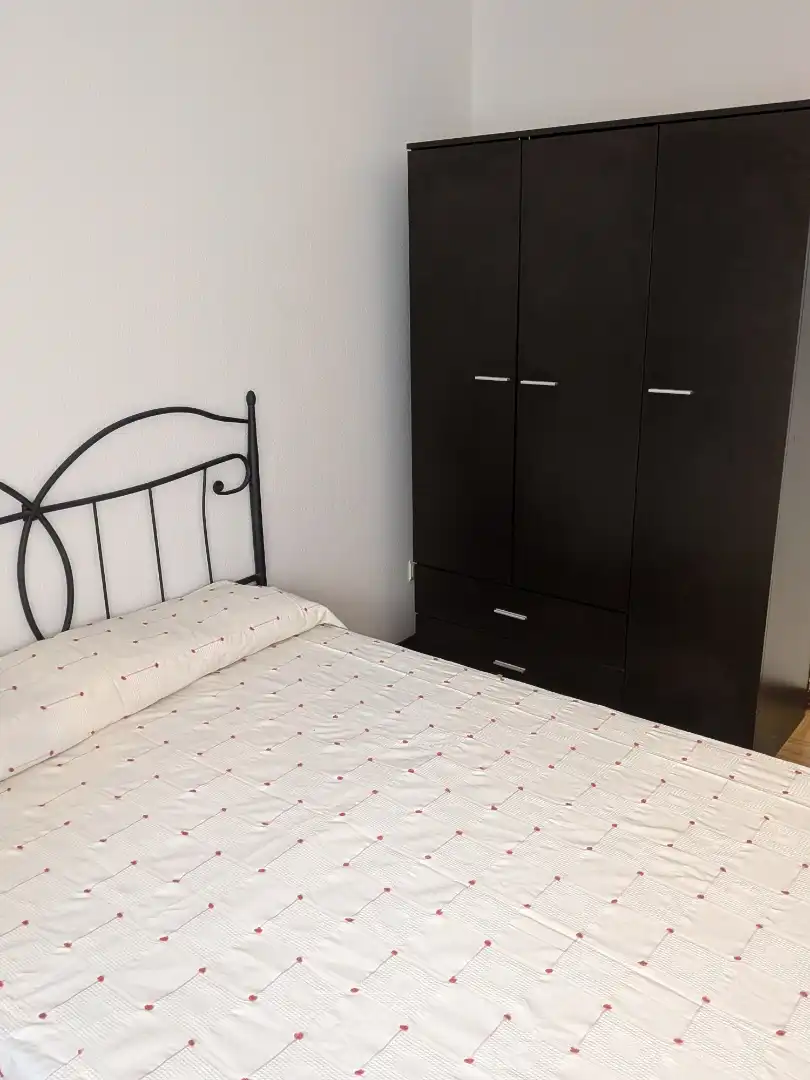Pis de lloguer a Calle Cristóbal Halffter, 14, San Fernando - Carretera de Valencia Dormitori de Pis de lloguer en Cuenca amb Calefacció, Parquet i Terrassa