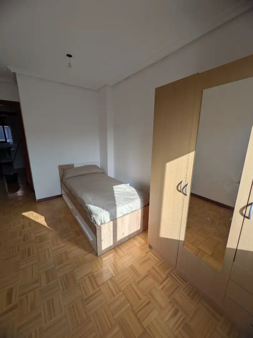 Pis de lloguer a Calle Cristóbal Halffter, 14, San Fernando - Carretera de Valencia Dormitori de Pis de lloguer en Cuenca amb Calefacció, Parquet i Terrassa