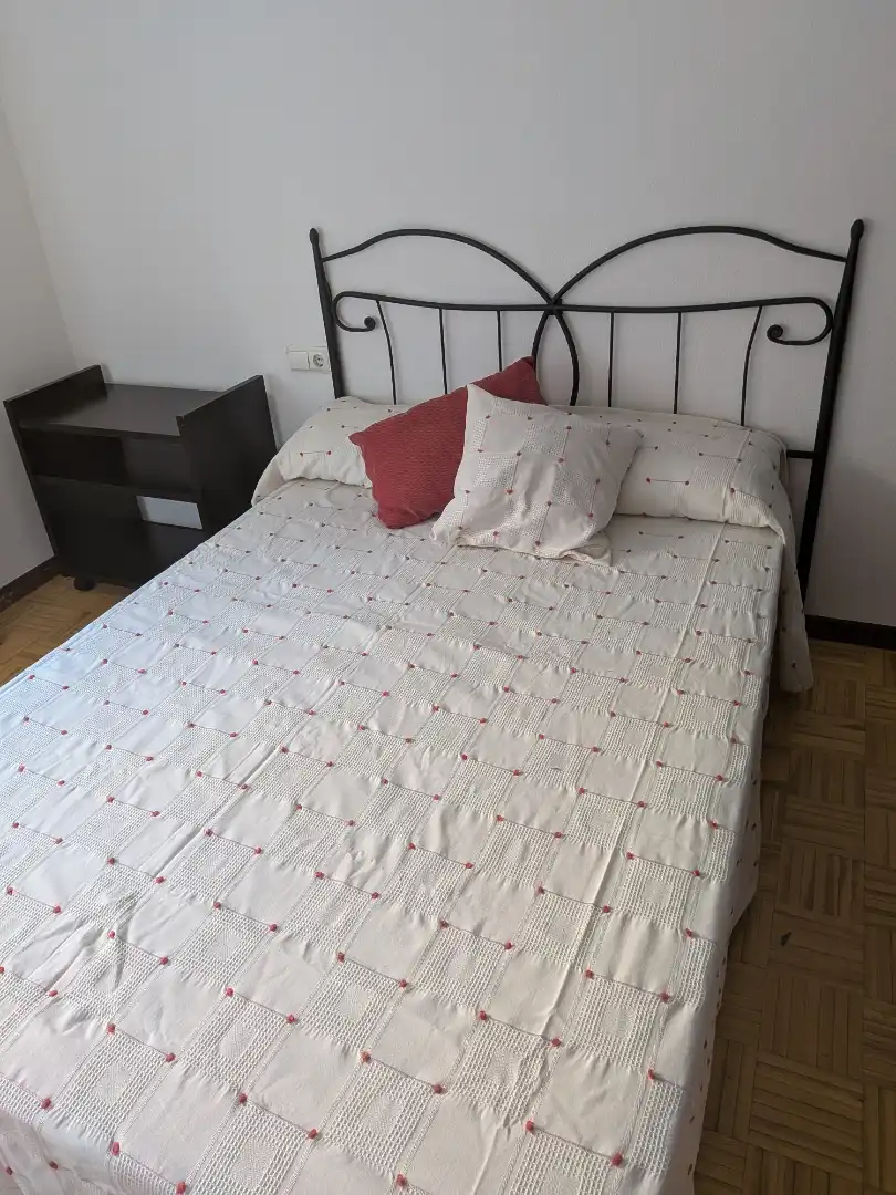 Pis de lloguer a Calle Cristóbal Halffter, 14, San Fernando - Carretera de Valencia Dormitori de Pis de lloguer en Cuenca amb Calefacció, Parquet i Terrassa