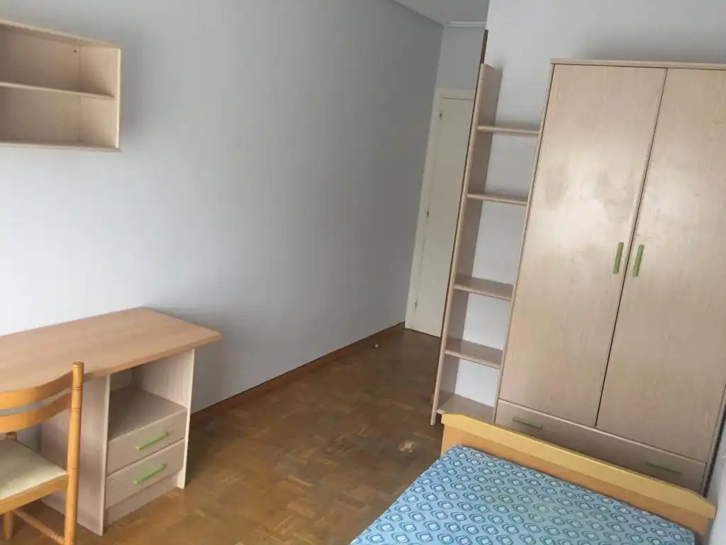 Pis de lloguer a Dulzaina Kalea, 7, San Cristóbal Dormitori de Pis de lloguer en Vitoria - Gasteiz amb Calefacció, Parquet i Terrassa