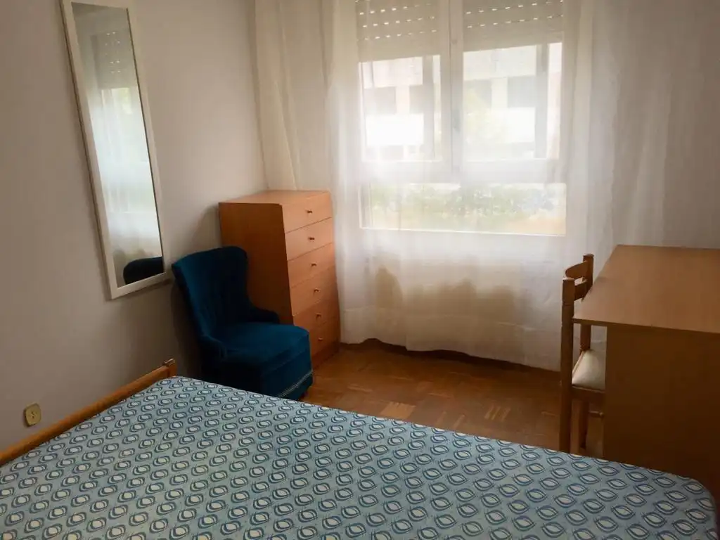Pis de lloguer a Dulzaina Kalea, 7, San Cristóbal Dormitori de Pis de lloguer en Vitoria - Gasteiz amb Calefacció, Parquet i Terrassa