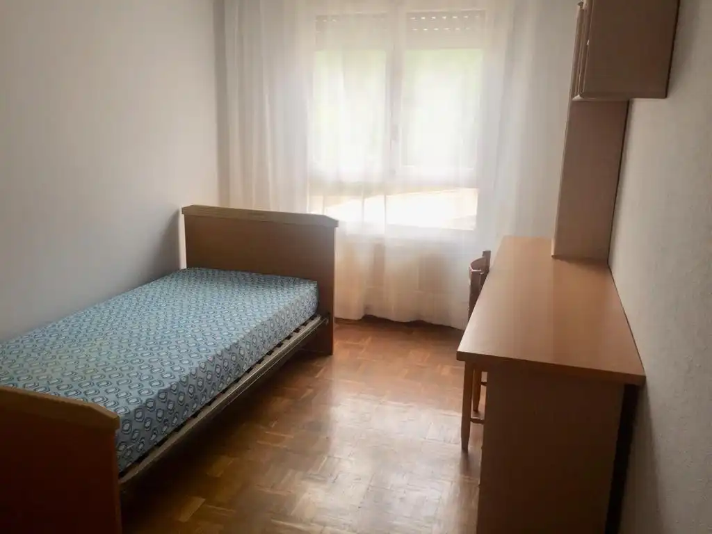 Pis de lloguer a Dulzaina Kalea, 7, San Cristóbal Dormitori de Pis de lloguer en Vitoria - Gasteiz amb Calefacció, Parquet i Terrassa