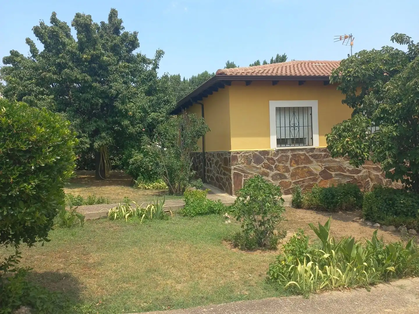 Casa o xalet en venda a Calle Quevedo, 3, Carrascosa de Henares Vista exterior de Casa o xalet en venda en Espinosa de Henares amb Calefacció, Jardí privat i Terrassa