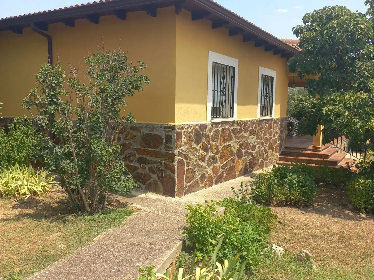 Casa o xalet en venda a Calle Quevedo, 3, Carrascosa de Henares Vista exterior de Casa o xalet en venda en Espinosa de Henares amb Calefacció, Jardí privat i Terrassa