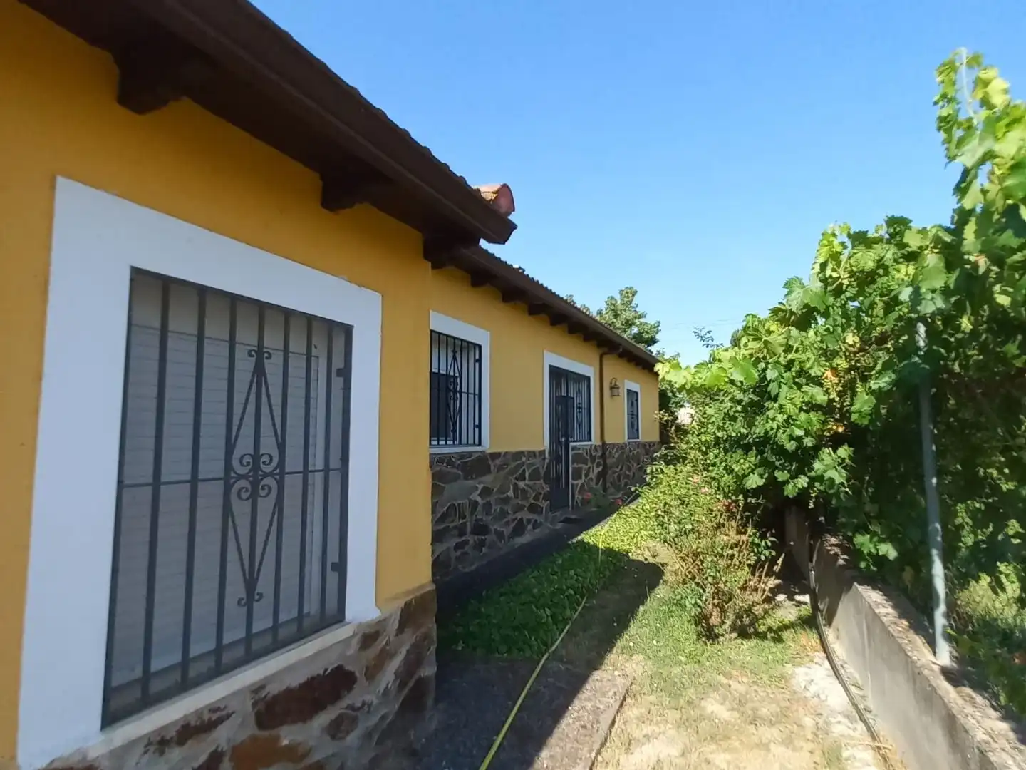 Casa o xalet en venda a Calle Quevedo, 3, Carrascosa de Henares Vista exterior de Casa o xalet en venda en Espinosa de Henares amb Calefacció, Jardí privat i Terrassa