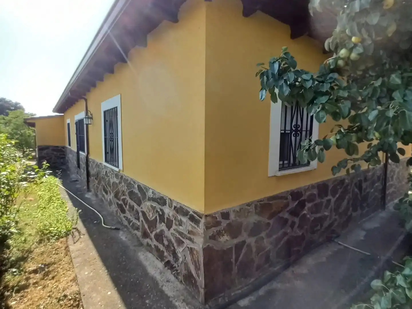 Casa o xalet en venda a Calle Quevedo, 3, Carrascosa de Henares Vista exterior de Casa o xalet en venda en Espinosa de Henares amb Calefacció, Jardí privat i Terrassa