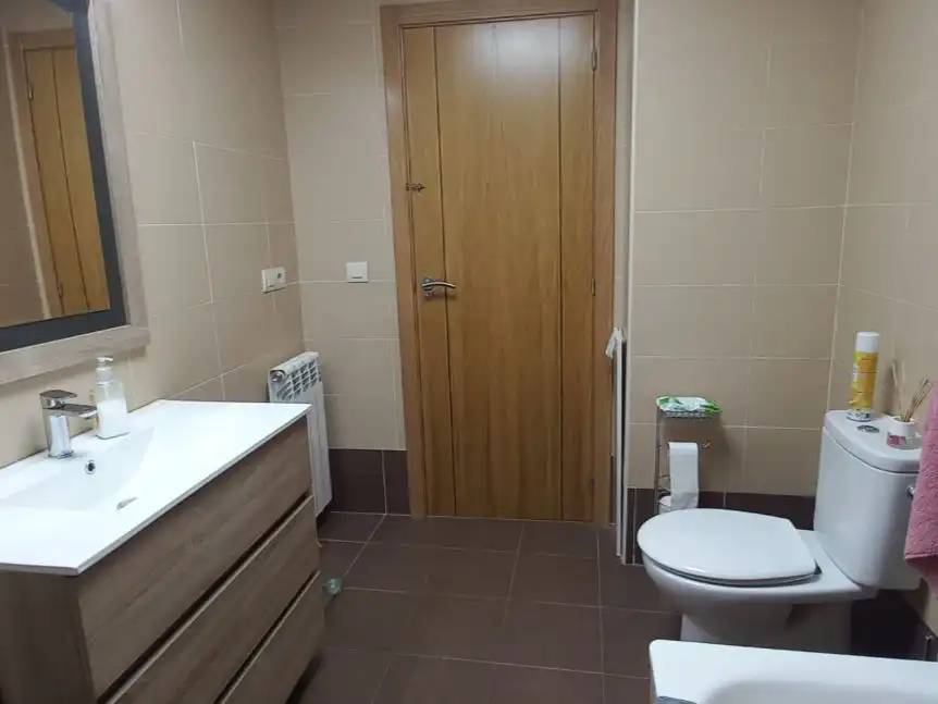 Piso en venta en Calle de Hernán Cortés, 46, Peñaranda de Bracamonte Baño de Piso en venta en Peñaranda de Bracamonte con Terraza