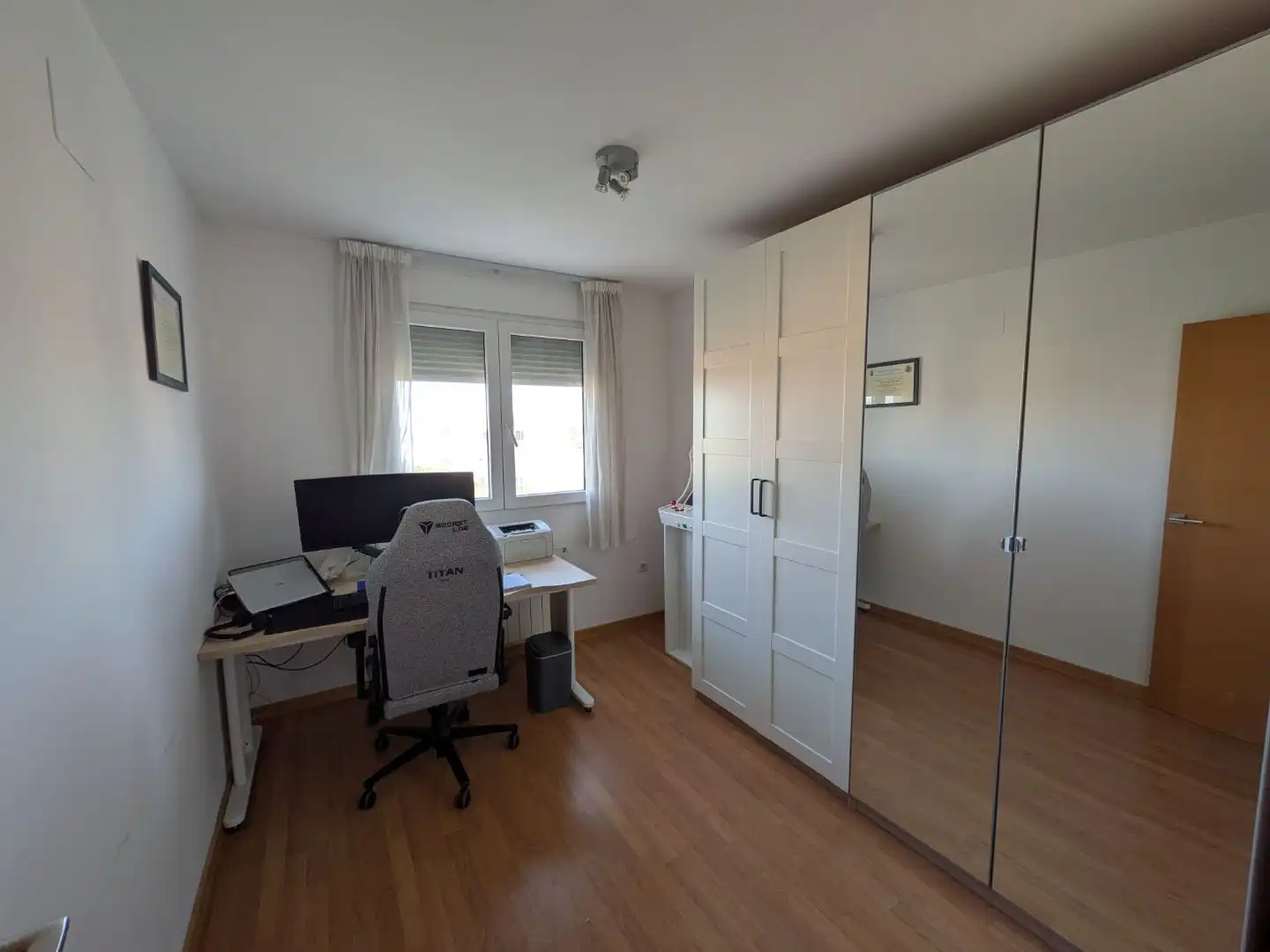 Ático en venta en Calle Cuba, 2, San Pedro Habitación de Ático en venta en Albacete con Aire acondicionado, Calefacción y Terraza
