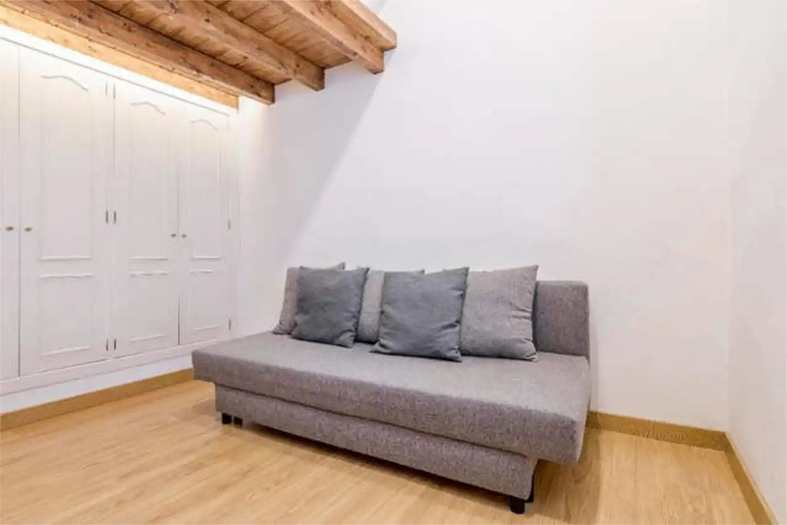 Apartament de lloguer a Universidad - Malasaña Sala d'estar de Apartament de lloguer en Madrid amb Calefacció i Moblat