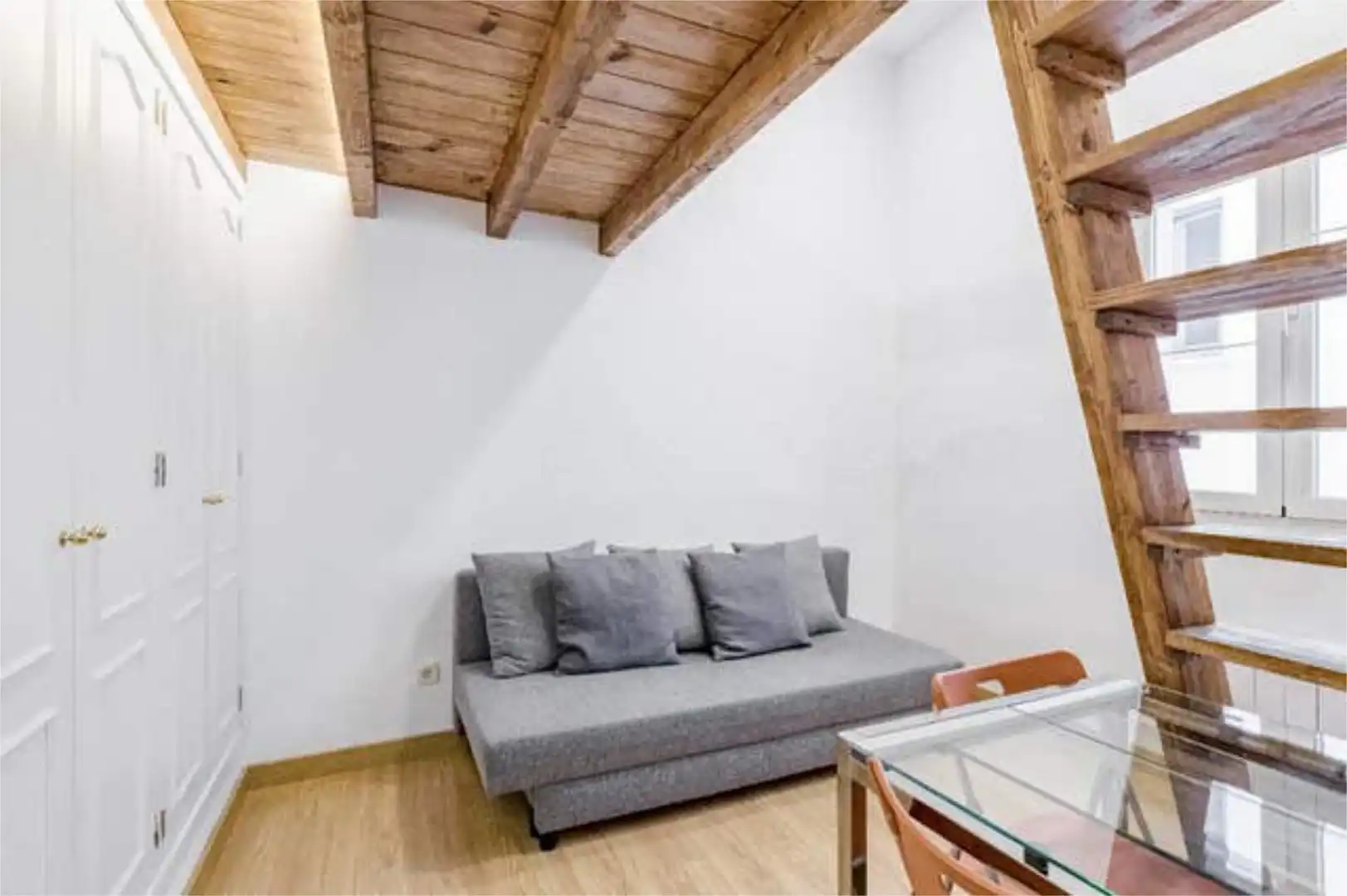 Apartament de lloguer a Universidad - Malasaña Sala d'estar de Apartament de lloguer en Madrid amb Calefacció i Moblat