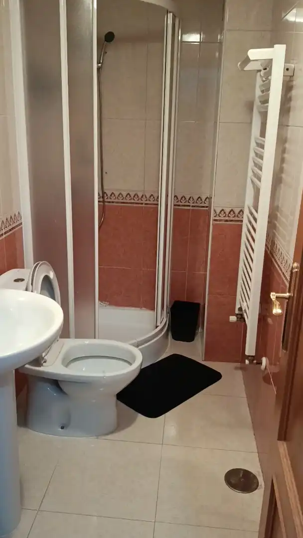 Apartament de lloguer a Calle Antonio Machado, 1, Reyes Católicos - Paseo San Antonio Bany de Apartament de lloguer en Cuenca amb Calefacció, Parquet i Traster